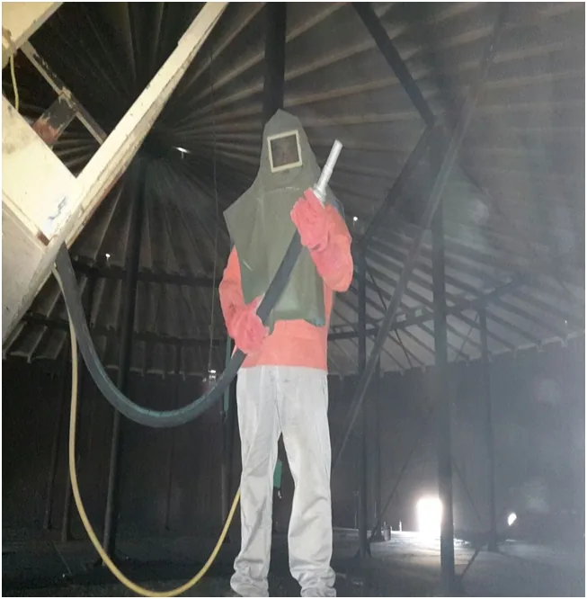 Rehabilitation of 52 metre diameter tank — sandblasting.