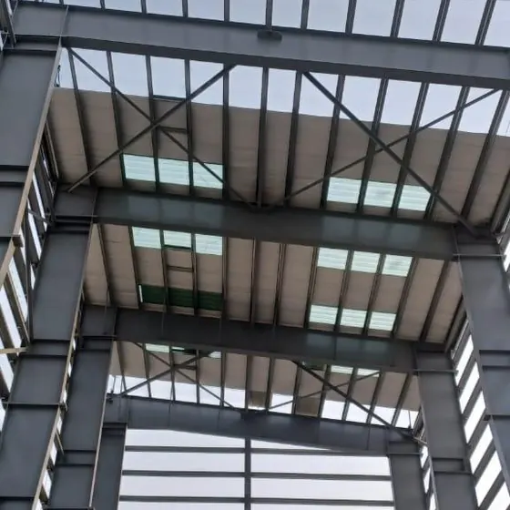 Roof steel structure erection.